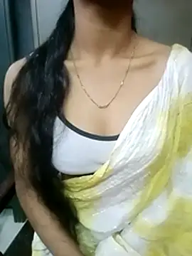 Snapshot of Roja__ chatting on December 2025 09:18:01 AM Roja online show from December 2025 09:18:01 AM