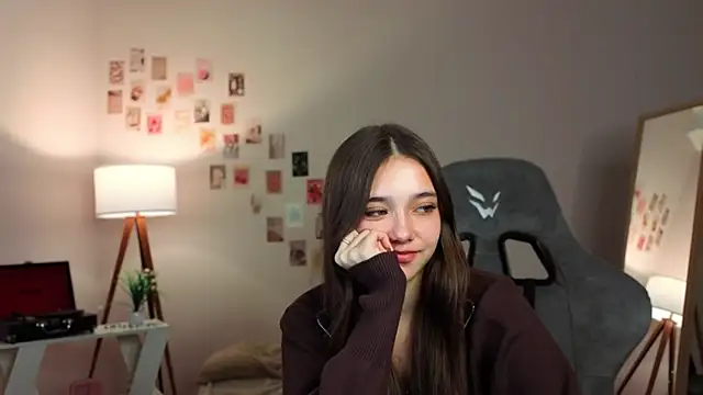 Snapshot of Vexorine chatting on December 2025 08:14:02 PM Vexorine online show from December 2025 08:14:02 PM