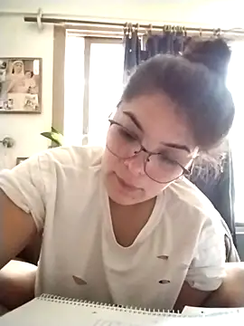 Snapshot of YouladyVidal chatting on November 2025 04:40:02 PM YouladyVidal online show from November 2025 04:40:02 PM