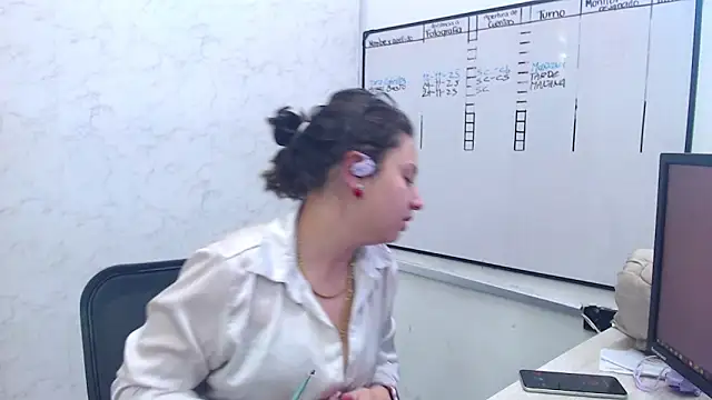 Snapshot of Alice_Sinclair_ chatting on November 2025 12:38:01 PM Alice Sinclair online show from November 2025 12:38:01 PM