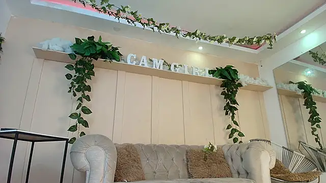 daviana hill online show from February 2026 12:01:02 PM