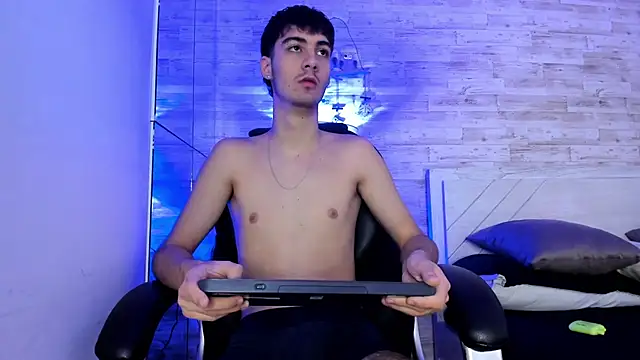 Snapshot of Emir_Ozan_ chatting on December 2025 11:08:02 AM Emir Ozan online show from December 2025 11:08:02 AM