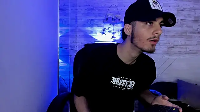 Snapshot of Emir_Ozan_ chatting on December 2025 11:28:02 AM Emir Ozan online show from December 2025 11:28:02 AM