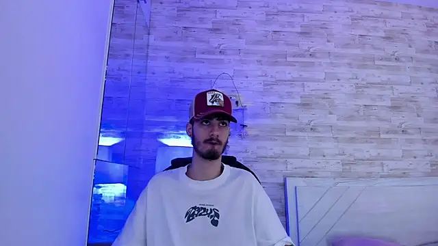 Snapshot of Emir_Ozan_ chatting on January 2026 11:34:01 AM Emir Ozan online show from January 2026 11:34:01 AM