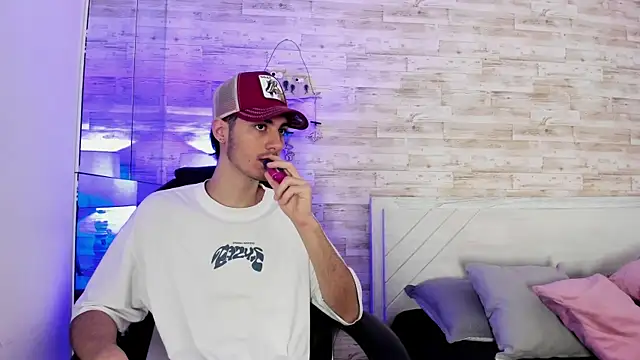 Snapshot of Emir_Ozan_ chatting on January 2026 11:38:02 AM Emir Ozan online show from January 2026 11:38:02 AM