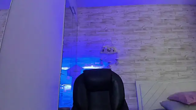 Snapshot of Emir_Ozan_ chatting on January 2026 02:27:01 AM Emir Ozan online show from January 2026 02:27:01 AM