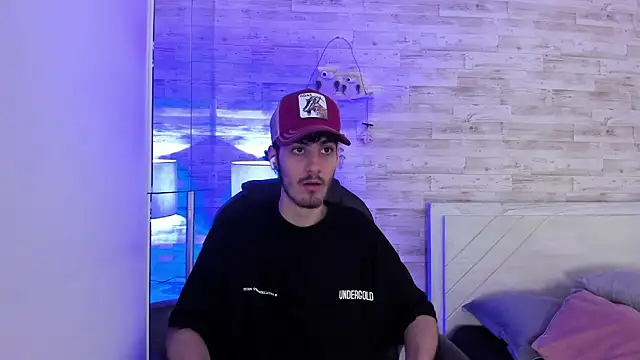 Snapshot of Emir_Ozan_ chatting on February 2026 07:01:02 PM Emir Ozan online show from February 2026 07:01:02 PM