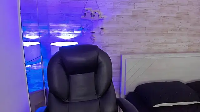 Snapshot of Emir_Ozan_ chatting on February 2026 07:07:01 PM Emir Ozan online show from February 2026 07:07:01 PM