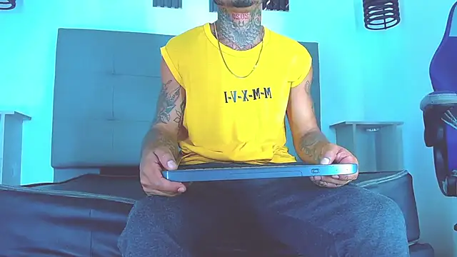 Snapshot of Hot_Latino_x chatting on January 2026 12:40:02 PM Hot Latino x online show from January 2026 12:40:02 PM