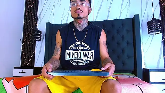 Snapshot of Hot_Latino_x chatting on January 2026 12:43:02 PM Hot Latino x online show from January 2026 12:43:02 PM