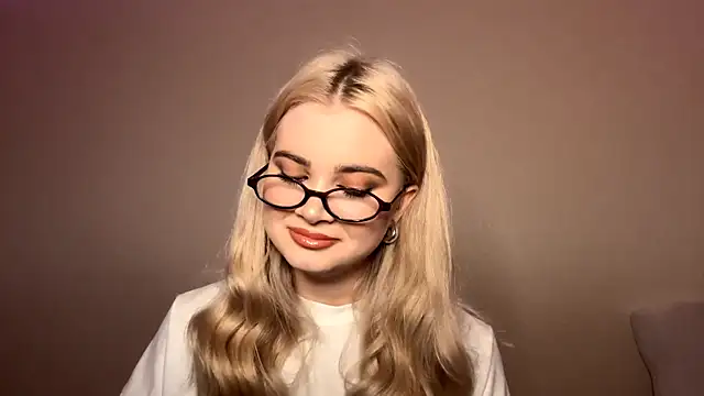 Snapshot of KarissaBoisse chatting on November 2025 05:48:01 PM KarissaBoisse online show from November 2025 05:48:01 PM