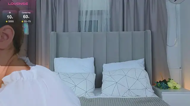 LyraTate online show from December 2025 01:32:02 AM