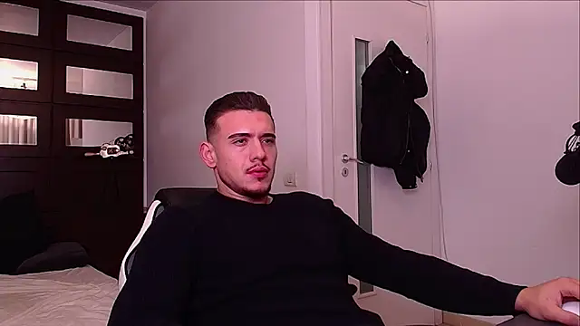 ElijahThorne online show from December 2025 05:36:02 AM