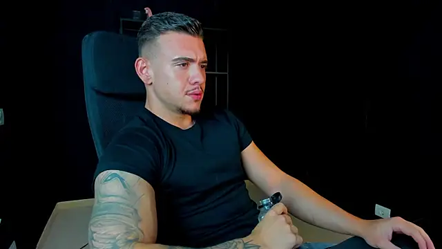 ElijahThorne online show from April 2026 06:44:02 AM