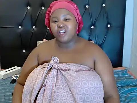 Snapshot of SexyBubblies96 chatting on November 2025 11:07:02 PM SexyBubblies96 online show from November 2025 11:07:02 PM