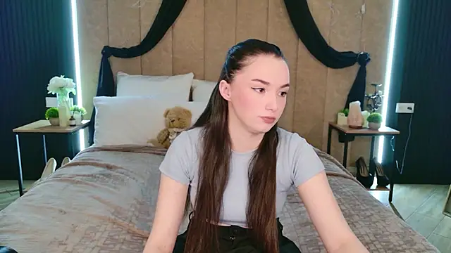 Amber Bond online show from February 2026 06:40:02 AM