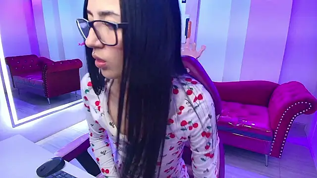 Emily andrews online show from February 2026 07:19:02 PM