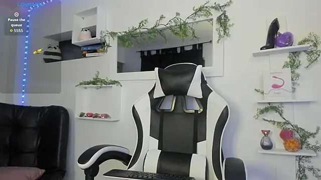 Ariel Laurentt online show from February 2026 03:46:02 AM