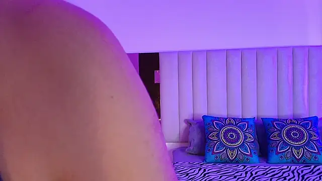 Snapshot of Mara_Wolf01 chatting on December 2025 08:17:01 PM Mara Wolf01 online show from December 2025 08:17:01 PM