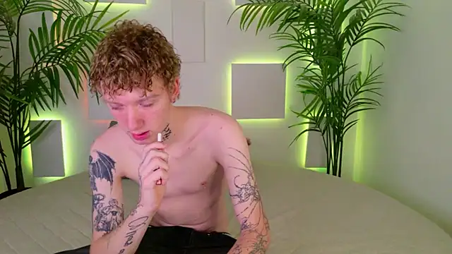 Snapshot of TRAVIS_CLAS chatting on December 2025 09:10:02 PM TRAVIS CLAS online show from December 2025 09:10:02 PM