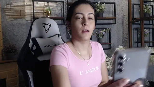 Snapshot of Teasybabe chatting on December 2025 12:14:01 PM Teasybabe online show from December 2025 12:14:01 PM