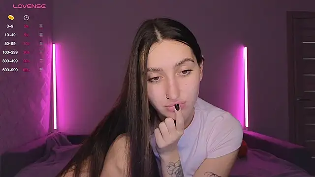 Snapshot of KikkyMi chatting on November 2025 08:29:02 PM KikkyMi online show from November 2025 08:29:02 PM