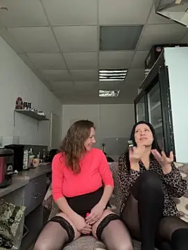 Snapshot of VaryaRose chatting on December 2025 07:36:02 AM VaryaRose online show from December 2025 07:36:02 AM