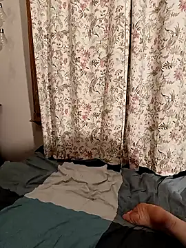 Snapshot of Susiee_Redd chatting on December 2025 02:45:02 PM Susiee Redd online show from December 2025 02:45:02 PM