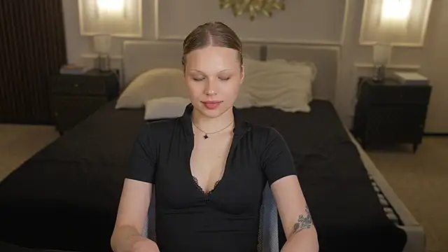 Charlotte Dreams online show from July 2026 08:35:02 PM