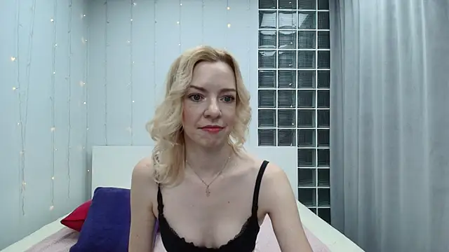 Snapshot of Brightly_Heizer chatting on April 2026 12:34:01 AM Brightly Heizer online show from April 2026 12:34:01 AM
