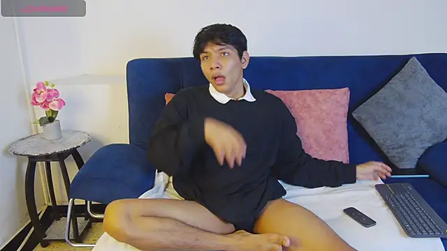 Snapshot of Liam_Sinclair chatting on November 2025 12:27:02 PM Liam Sinclair online show from November 2025 12:27:02 PM