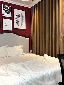 Queen-of-Love online show from November 2025 09:58:01 PM