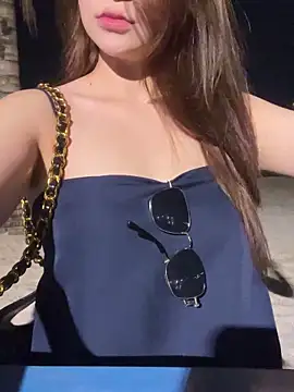 Queen-of-Love online show from April 2026 12:03:02 PM