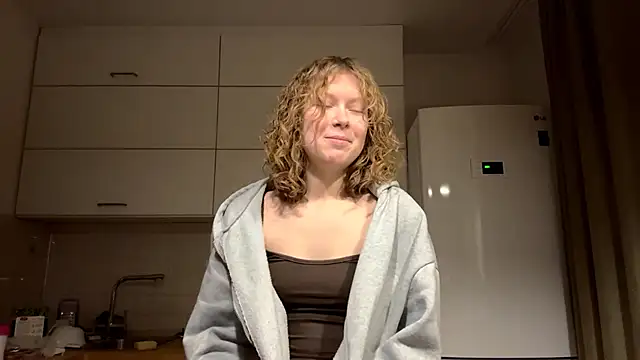 Snapshot of ElfriedaZwack chatting on December 2025 12:43:02 PM ElfriedaZwack online show from December 2025 12:43:02 PM