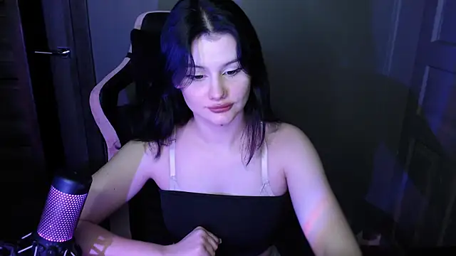 Moon raven online show from February 2026 07:33:02 PM