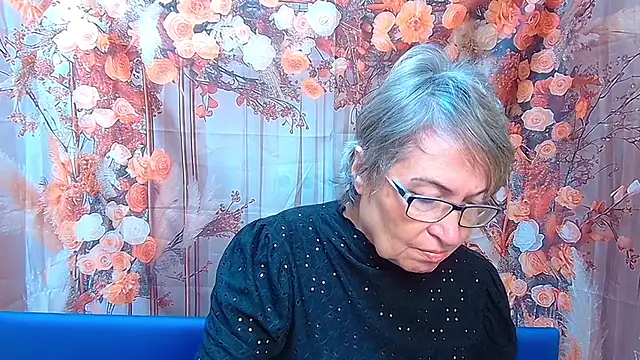 Snapshot of OlgaLuck chatting on November 2025 06:27:01 AM OlgaLuck online show from November 2025 06:27:01 AM