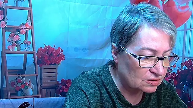 Snapshot of OlgaLuck chatting on April 2026 05:52:01 AM OlgaLuck online show from April 2026 05:52:01 AM