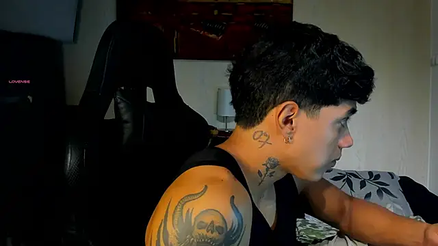 Snapshot of aress_damon chatting on November 2025 08:00:01 PM aress damon online show from November 2025 08:00:01 PM