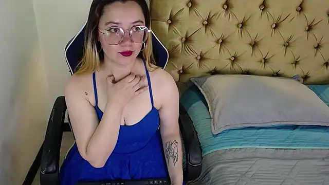 Snapshot of Alaiia___ chatting on December 2025 12:32:01 PM Alaiia online show from December 2025 12:32:01 PM