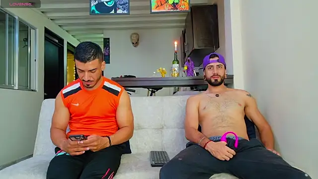 Snapshot of heteros_curious chatting on December 2025 11:43:02 PM heteros curious online show from December 2025 11:43:02 PM