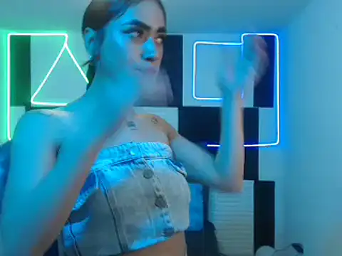 Snapshot of bonnie_blue_18 chatting on December 2025 01:31:02 PM bonnie blue 18 online show from December 2025 01:31:02 PM