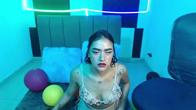 Snapshot of bonnie_blue_18 chatting on December 2025 02:47:01 PM bonnie blue 18 online show from December 2025 02:47:01 PM