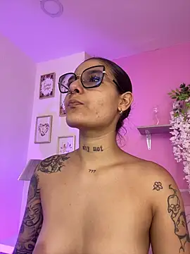 LauraRaider online show from June 2026 09:41:02 PM