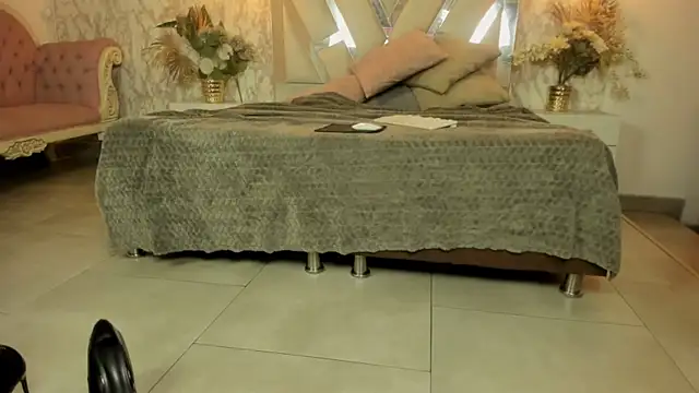 Snapshot of Mysterius_Woman chatting on April 2026 11:14:01 AM Mysterius Woman online show from April 2026 11:14:01 AM