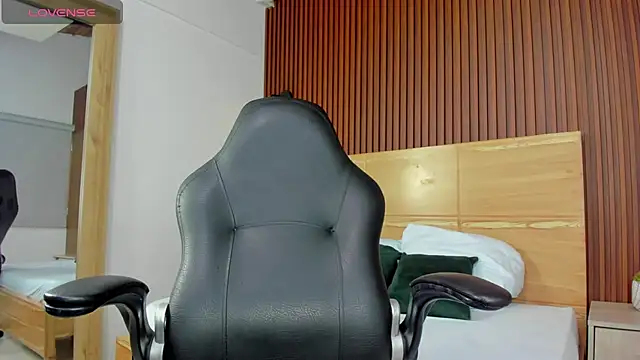 Snapshot of zully28_ chatting on November 2025 12:07:01 PM zully28 online show from November 2025 12:07:01 PM