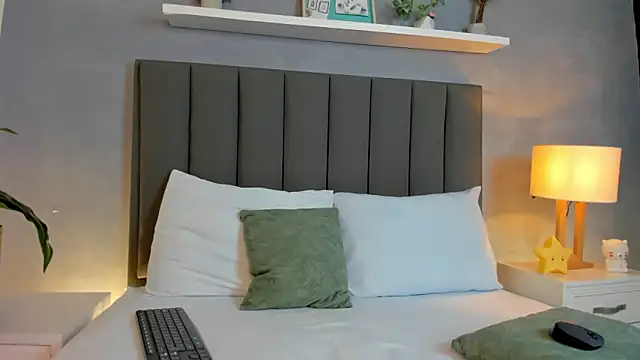 lindaa natashaa  online show from December 2025 02:51:02 AM