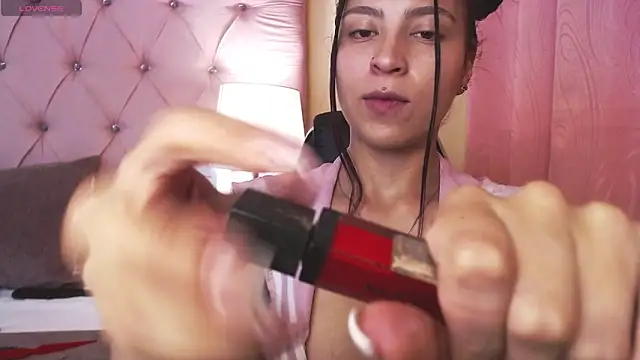 Snapshot of Hillary_Thomson chatting on December 2025 07:29:02 PM Hillary Thomson online show from December 2025 07:29:02 PM