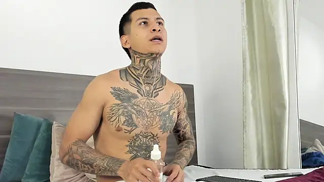 Snapshot of Andrew_sanders68 chatting on December 2025 03:22:02 AM Andrew sanders68 online show from December 2025 03:22:02 AM