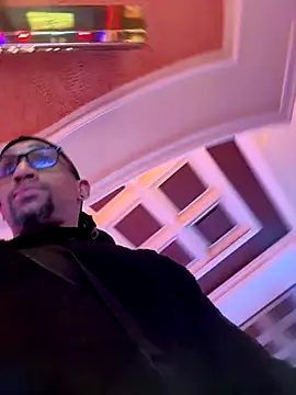 Snapshot of MTheRealrDLlongCrippler chatting on December 2025 03:45:02 AM MTheRealrDLlongCrippler online show from December 2025 03:45:02 AM