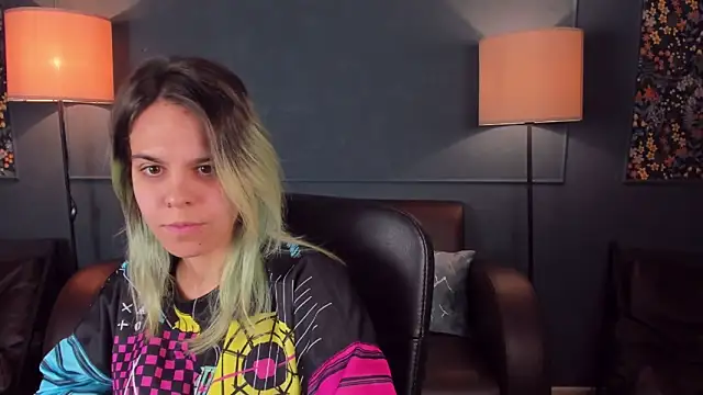 Snapshot of LiraBelle chatting on November 2025 04:44:02 AM LiraBelle online show from November 2025 04:44:02 AM